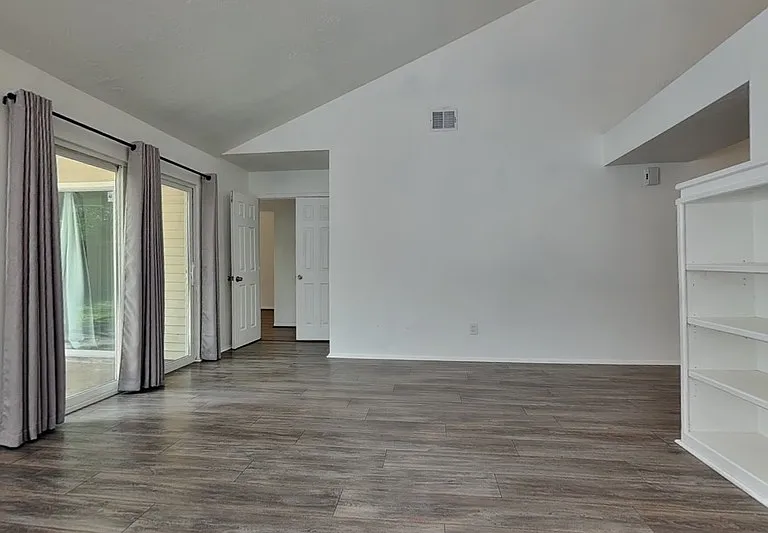 8614 Lake Crystal Dr — Photo 17