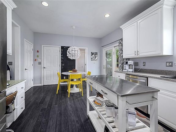 5th image of 10541 Haskell Ave