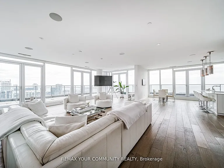 150 E Liberty St #Penthouse 2 — Photo 16