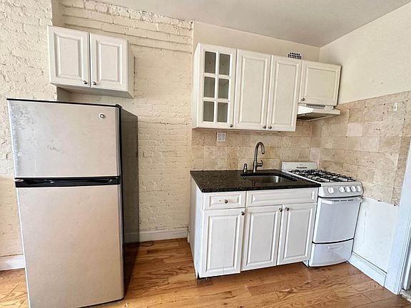 3rd image of 309 E 37th St #4Y