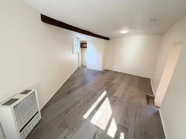 345 Crane Blvd — Photo 17