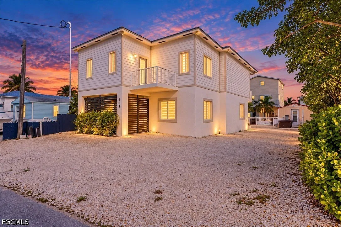 4 bed, 3.0 bath, 1428 sqft, $6,800 — Photo 1