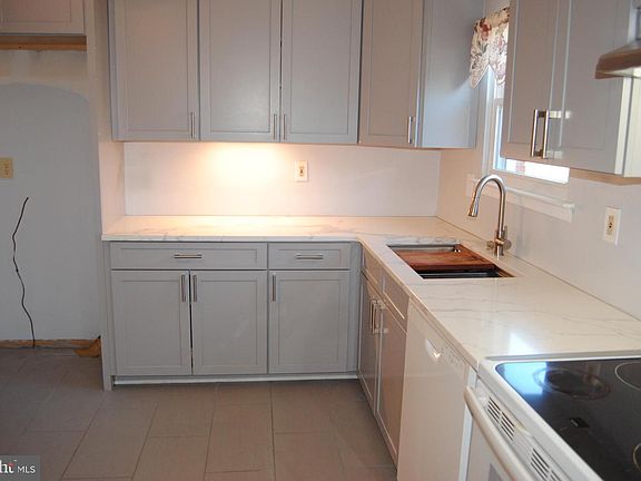 5th image of 10 Featherbed Ct
