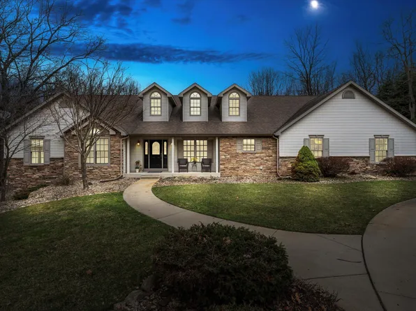 66741 Maple Wood Dr, Edwardsburg, MI 49112