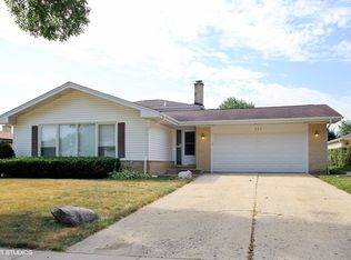 637 Berkshire Ln, Schaumburg, IL 60193