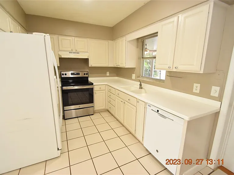 604 Southwood Cv — Photo 21