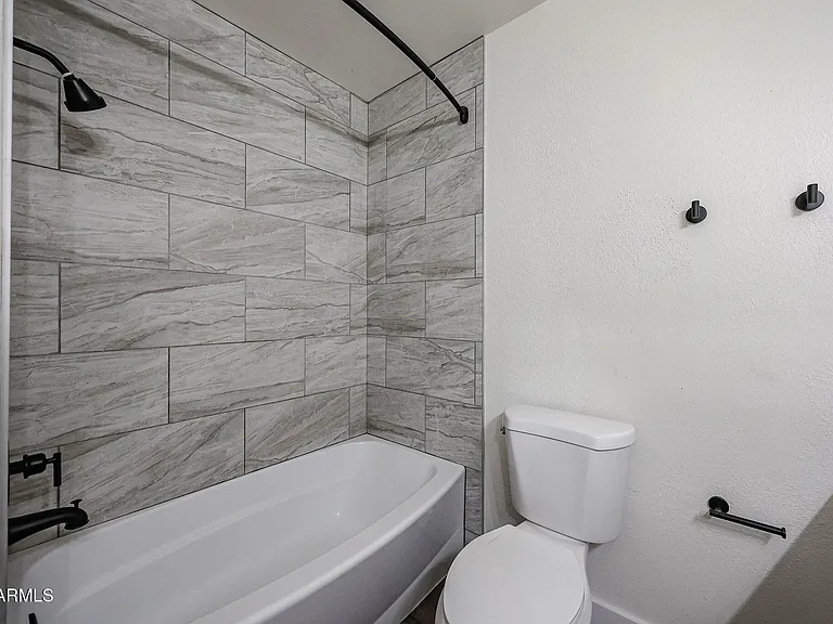 1803 W Maryland Ave — Photo 14