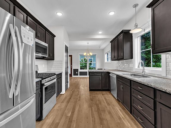 4th image of 102 Fiori Hill Dr S