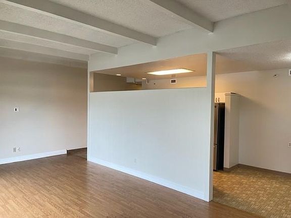 3rd image of 900 Lincoln Ave #2