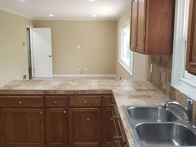 971 Gresham Ave SE — Photo 5