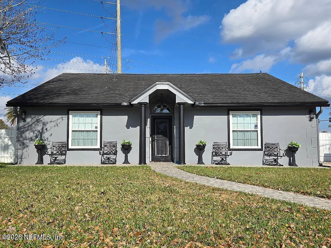 3 bed, 2.0 bath, 2100 sqft, $3,500 — Photo 1