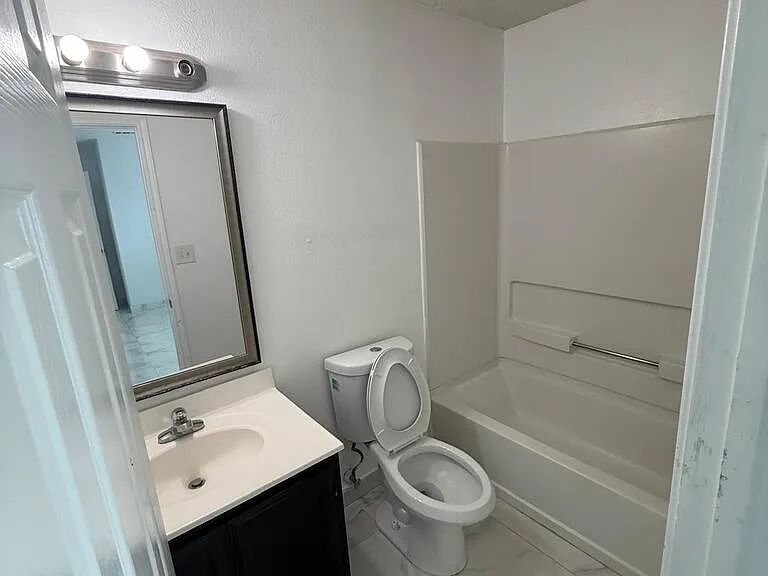2811 Pompeii St — Photo 12