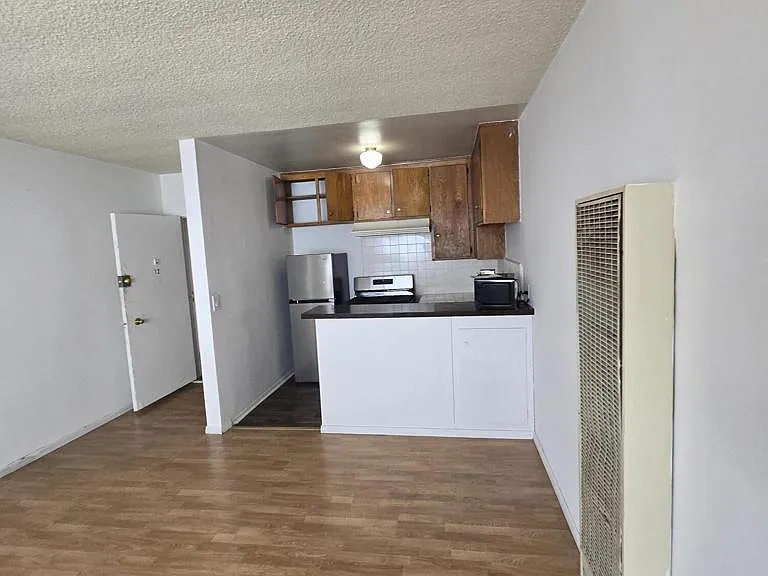 811 N Mariposa Ave #12 — Photo 1