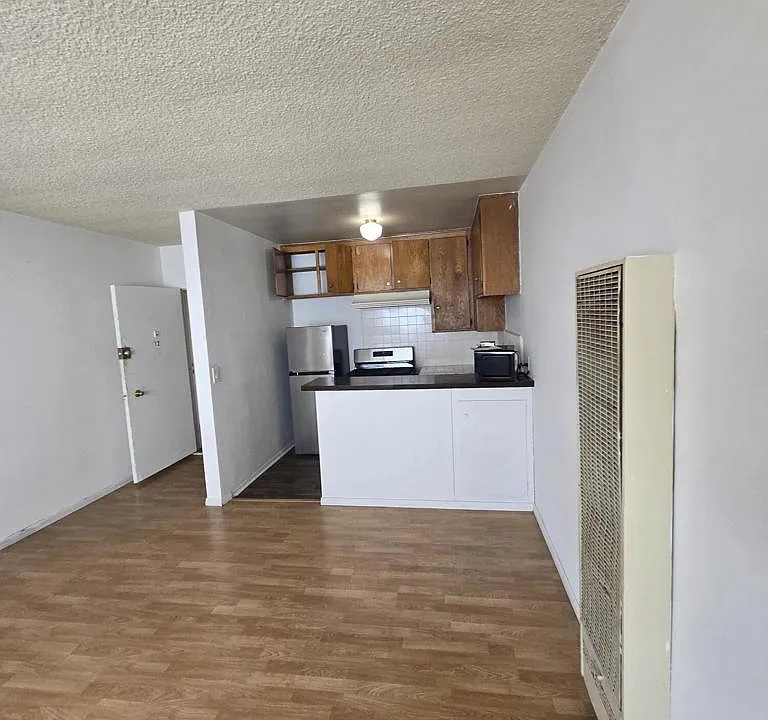 811 N Mariposa Ave #12
