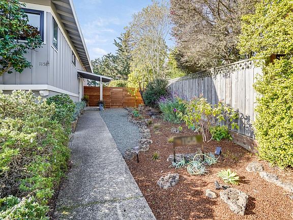 4th image of 1158 Manzanita Dr