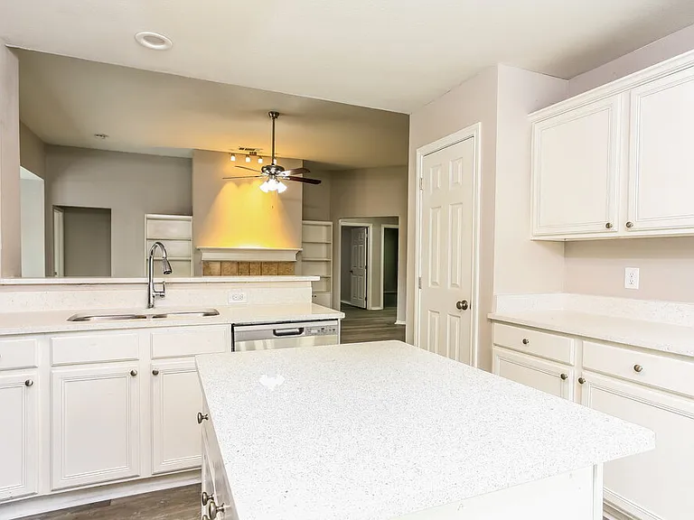 2716 Wild Grove Ln — Photo 9