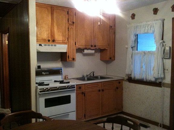 3rd image of 614 Jones St