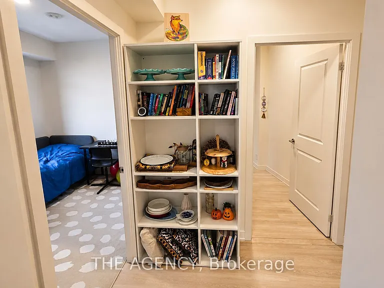 30 Upper Mall Way #A622 — Photo 12