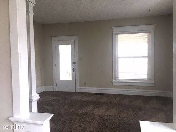 146 Living1