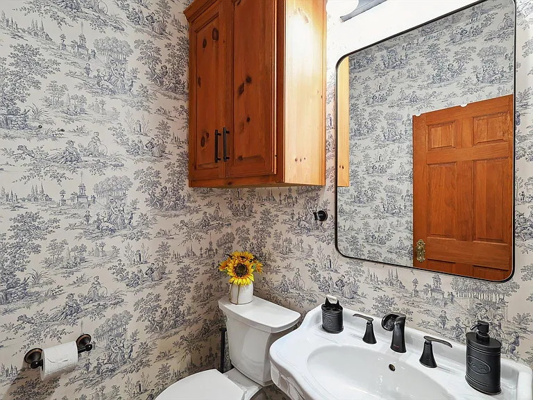 204 Covey Ln — Photo 35