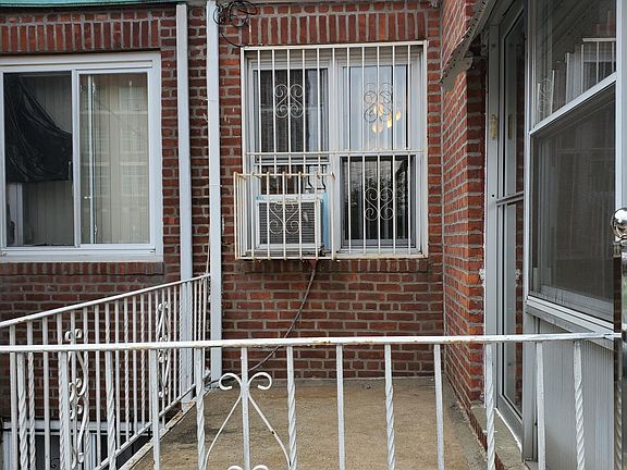 Private side balcony