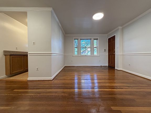 5th image of 906 Jefferson St APT 2