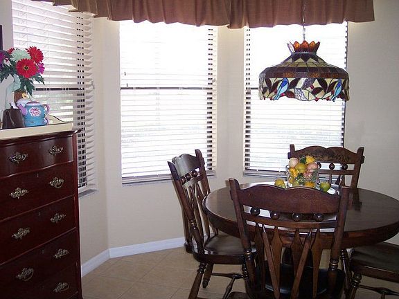 Breakfast Area overlooks pool