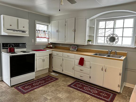 2nd image of 923 Cedar St