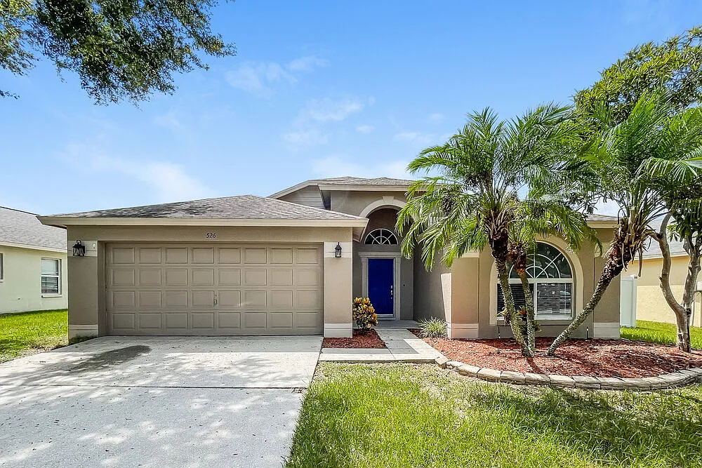 3 bed, 2.0 bath, 1722 sqft, $2,315 — Photo 1