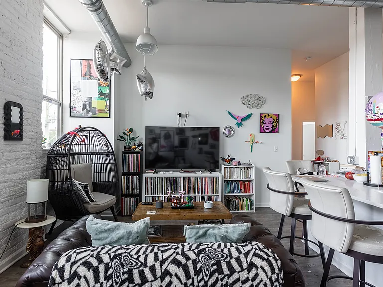 915 W Dakin St #3 — Photo 1