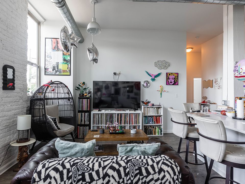 1st image of 915 W Dakin St #3