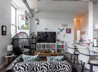 915 W Dakin St #3, Chicago, IL 60613