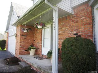 2822 Simsbury Dr, Pinckney, MI 48169