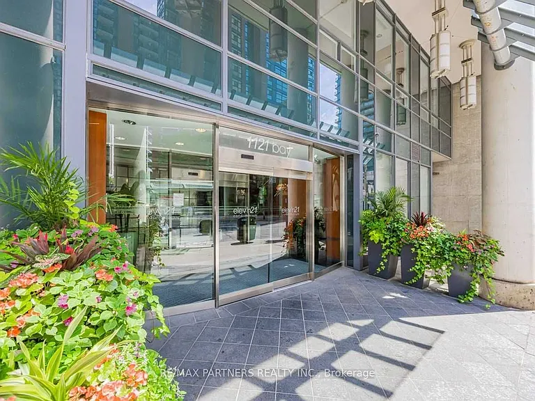 1121 Bay St #908 — Photo 2