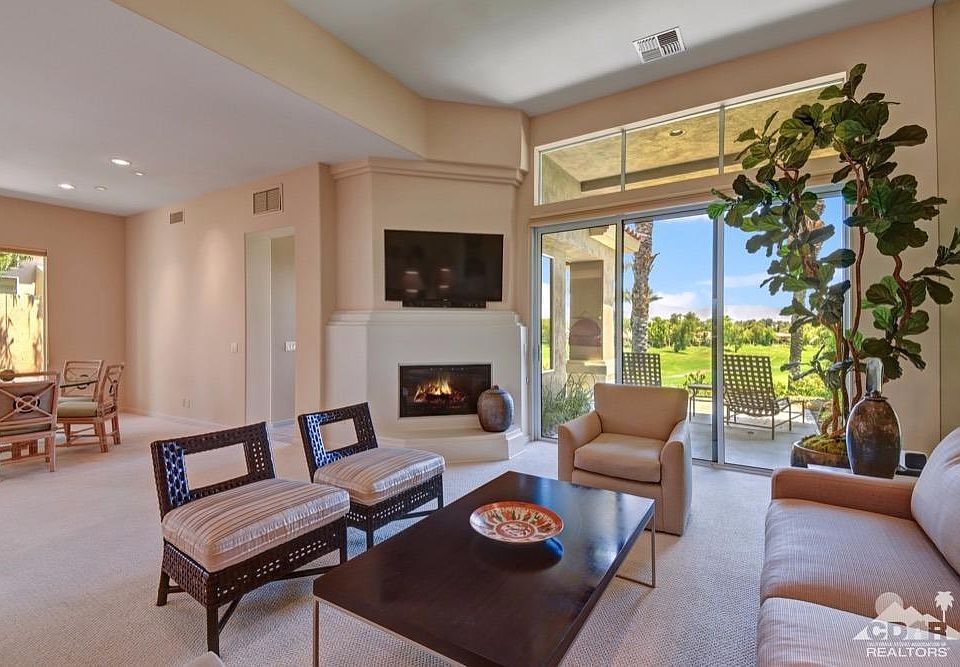 2nd image of 320 Desert Holly Dr