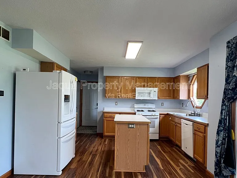 53641 Rolling Meadow Blvd — Photo 7
