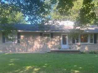 10787 N Hickory Ln, Casey, IL 62420