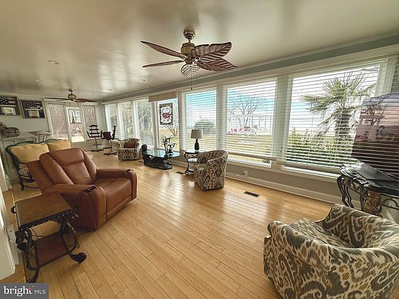 5th image of 42297 Riverwinds Dr