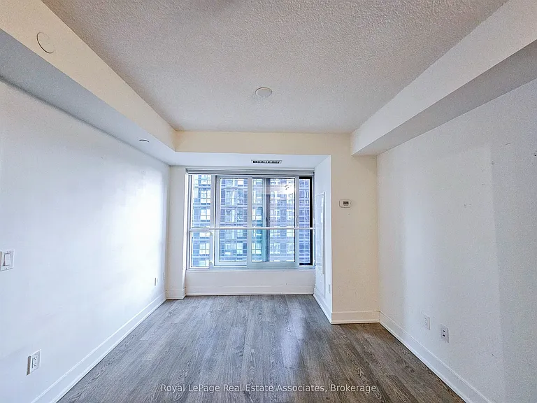 7 Mabelle Ave #905 — Photo 2