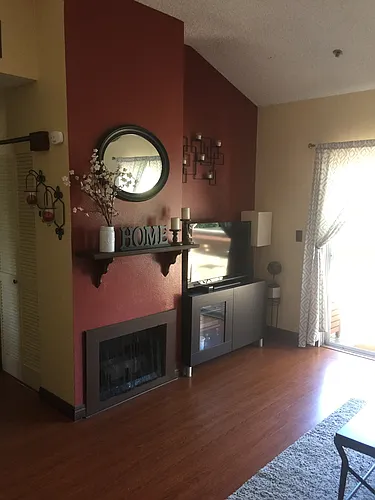 596 Victoria St Photo 1