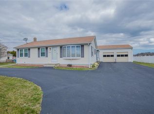 584 Jepson Ln, Middletown, RI 02842