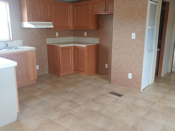 3rd image of 1179 Park Ln