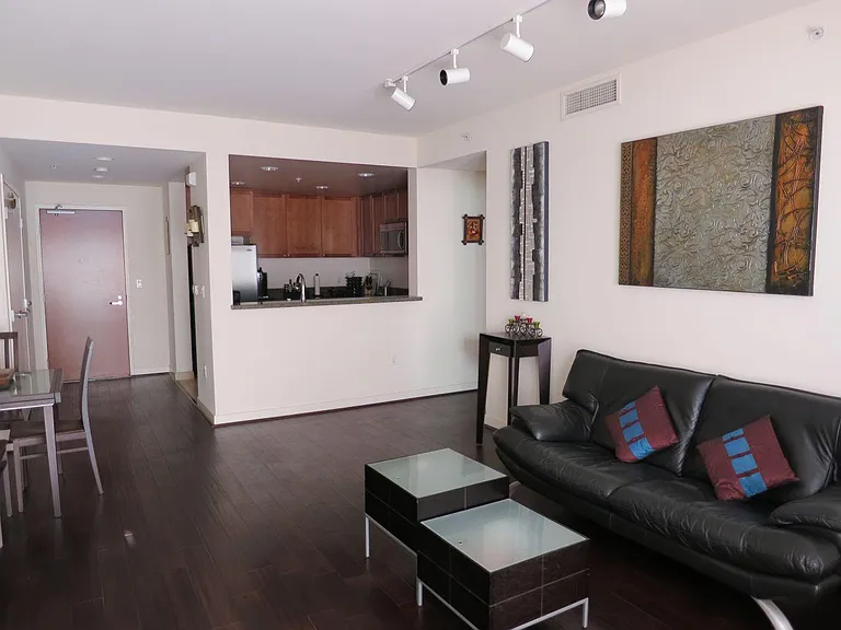 175 W Saint James St #505 — Photo 2
