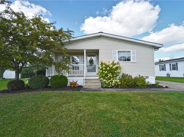 102 Parkside Cir, Buffalo, NY 14227