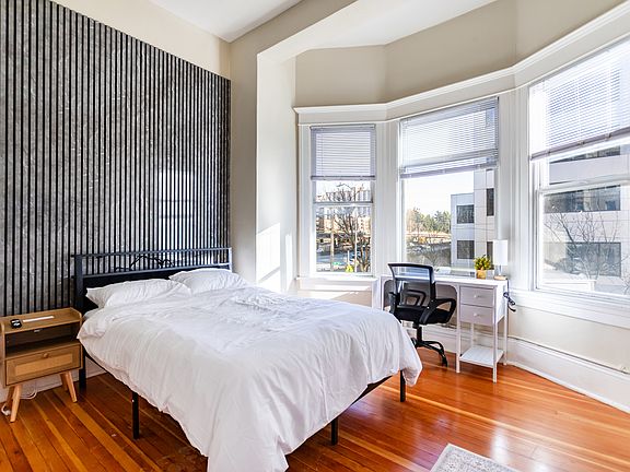 4th image of 901 6th Ave APT 105