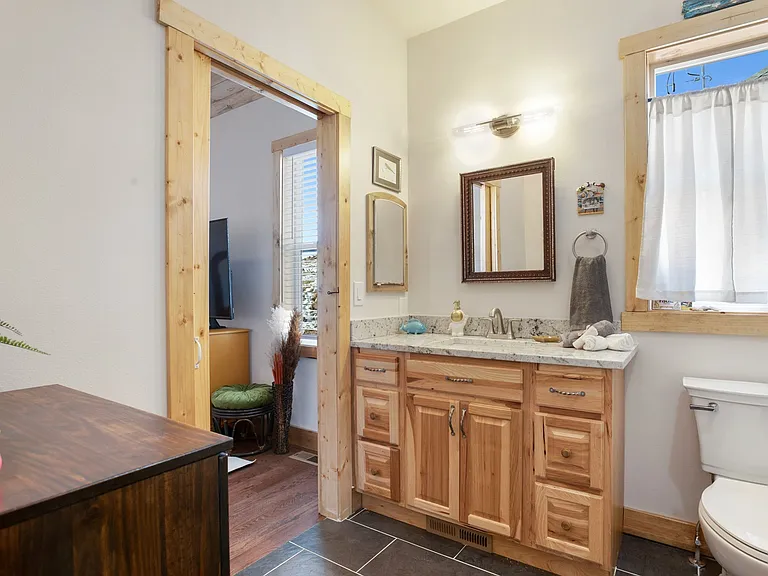 136 W Masonic Ave — Photo 15