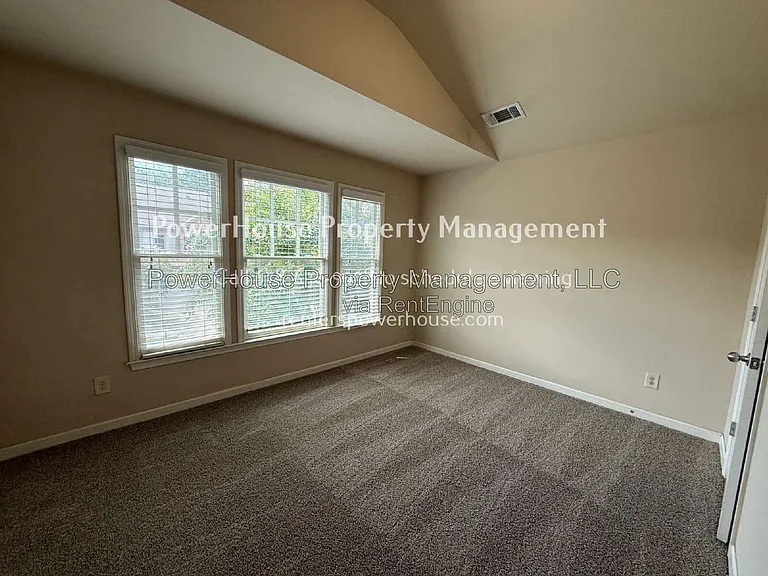 1045 Township Cir — Photo 38