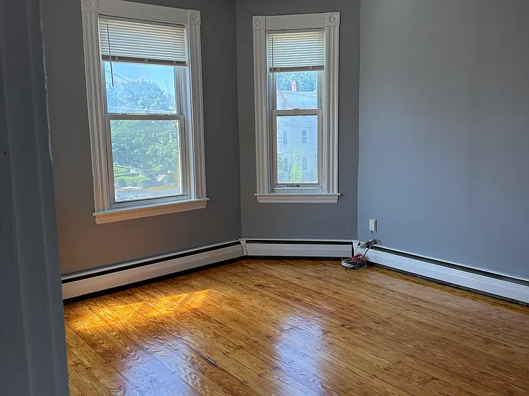 252 E Cottage St — Photo 25