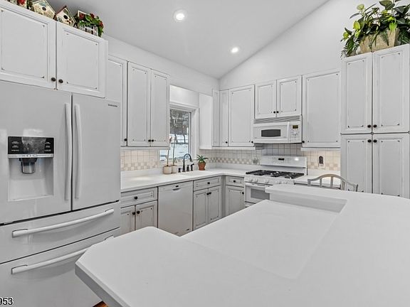 5th image of 31 Ridge Ct