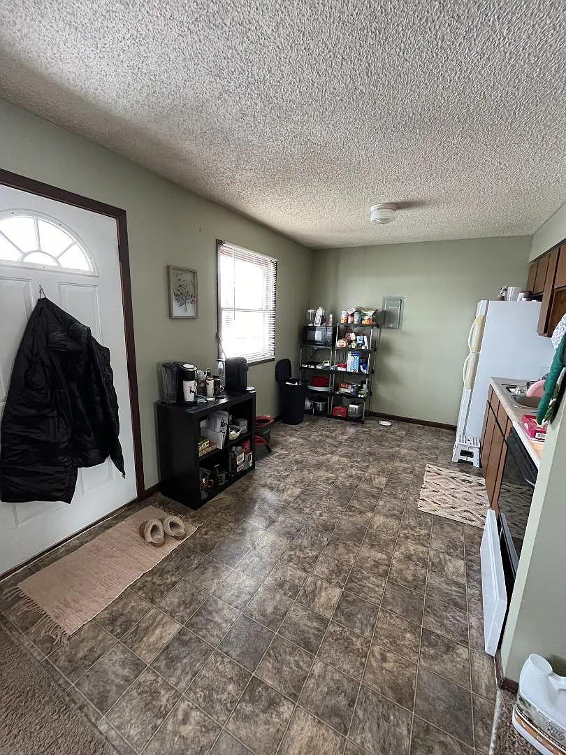 2521 Harvey Dr - 3 — Photo 1